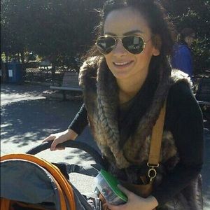 Meet your Posher, Dilek